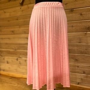 Beautiful peachy pink vintage 70s pleated polyester maxi in amazing condition!